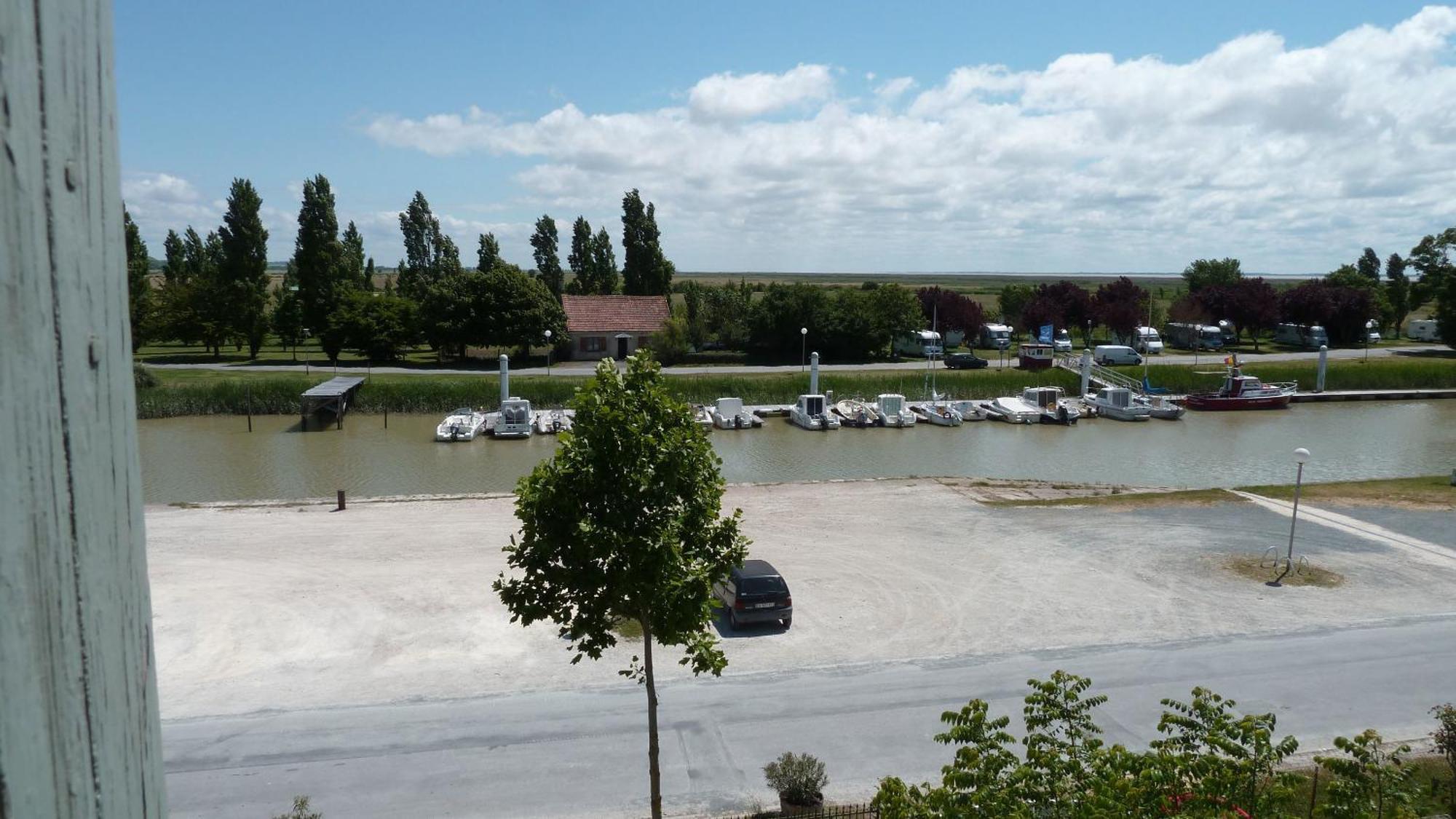Le Domaine Du Meunier Ξενοδοχείο Mortagne-sur-Gironde Δωμάτιο φωτογραφία
