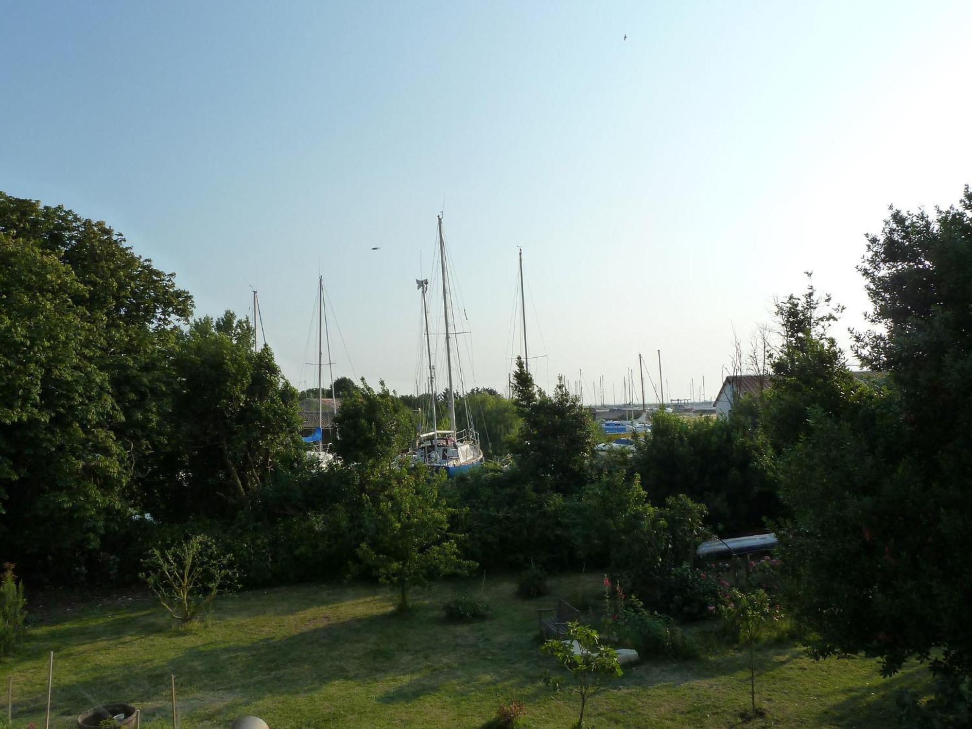 Le Domaine Du Meunier Ξενοδοχείο Mortagne-sur-Gironde Δωμάτιο φωτογραφία