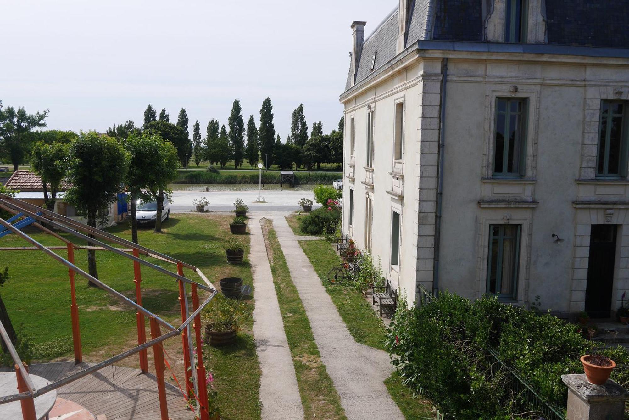 Le Domaine Du Meunier Ξενοδοχείο Mortagne-sur-Gironde Δωμάτιο φωτογραφία